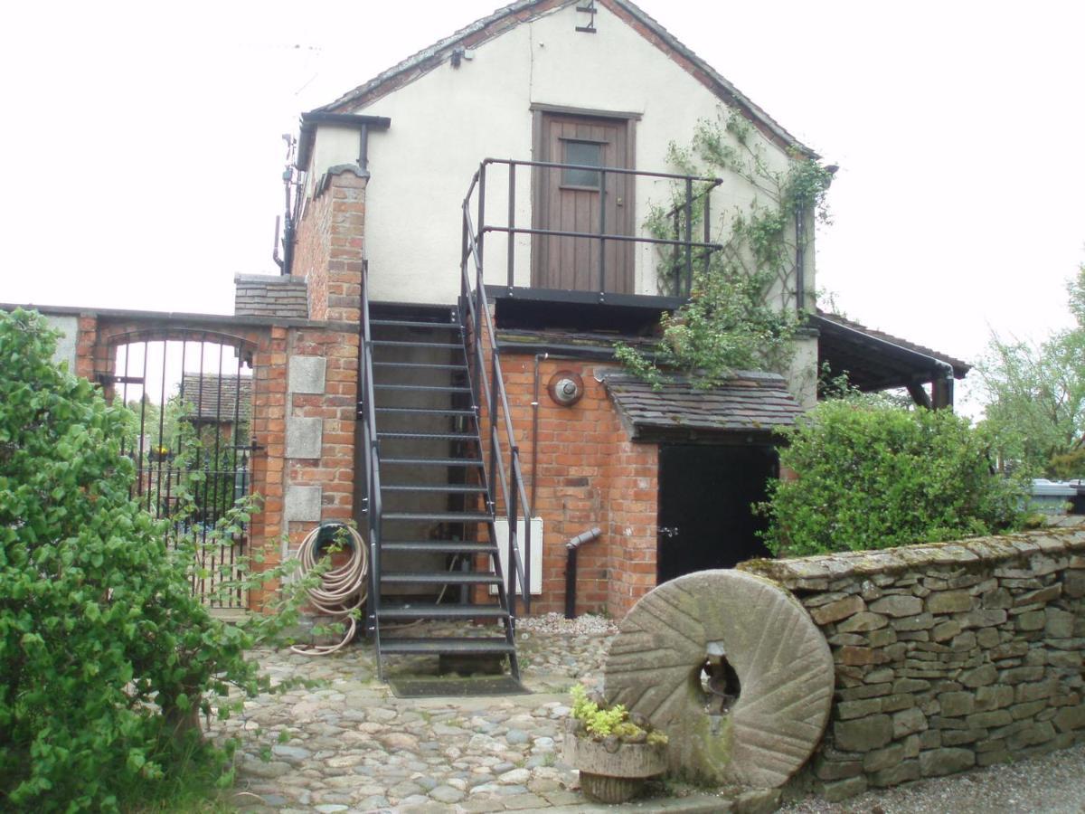 Bank Farm Cottages Nantwich Exterior photo