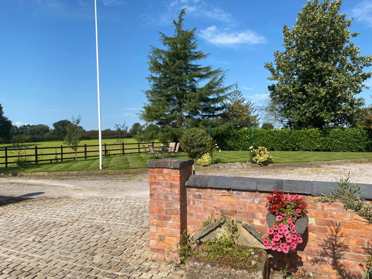 Bank Farm Cottages Nantwich Exterior photo